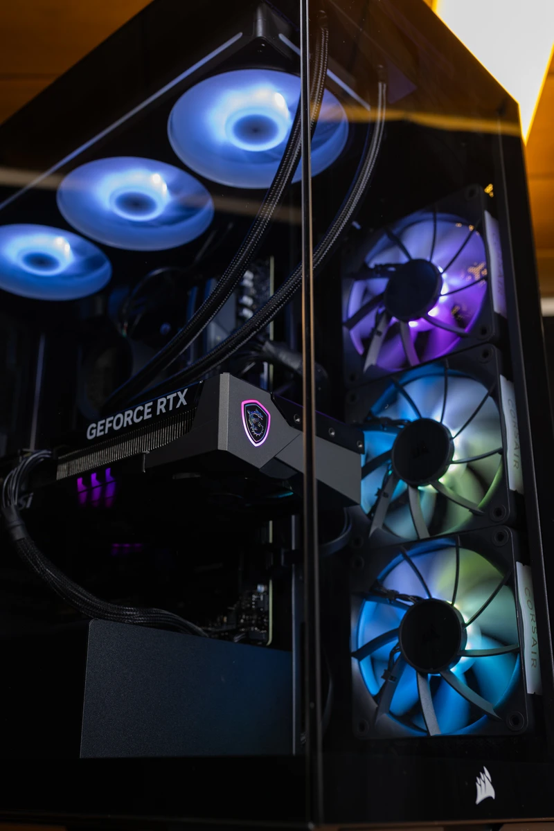 High-End Gaming PC GeForce RTX RGB-Lüfter – PC Hilfe Wetzikon – PCbase