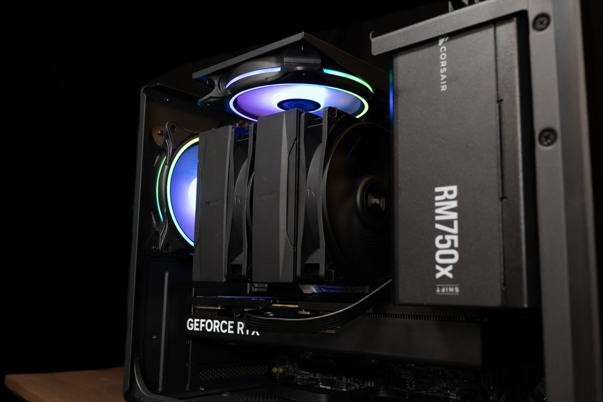 PC Build mit Corsair RM750X Netzteil und RGB-Kühler – PC Reparatur Stäfa – PCbase